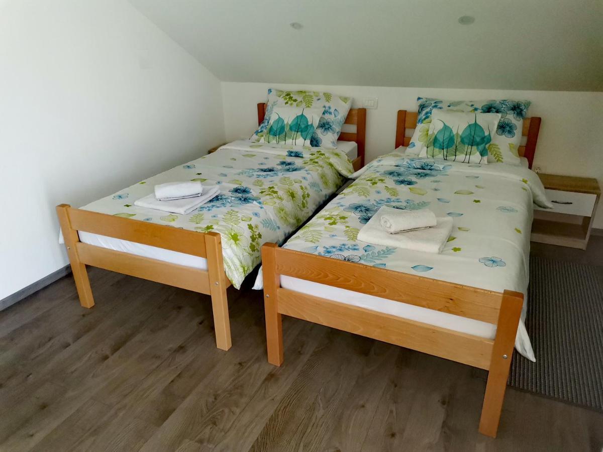 Apartmani "Marina" Otočac Dış mekan fotoğraf