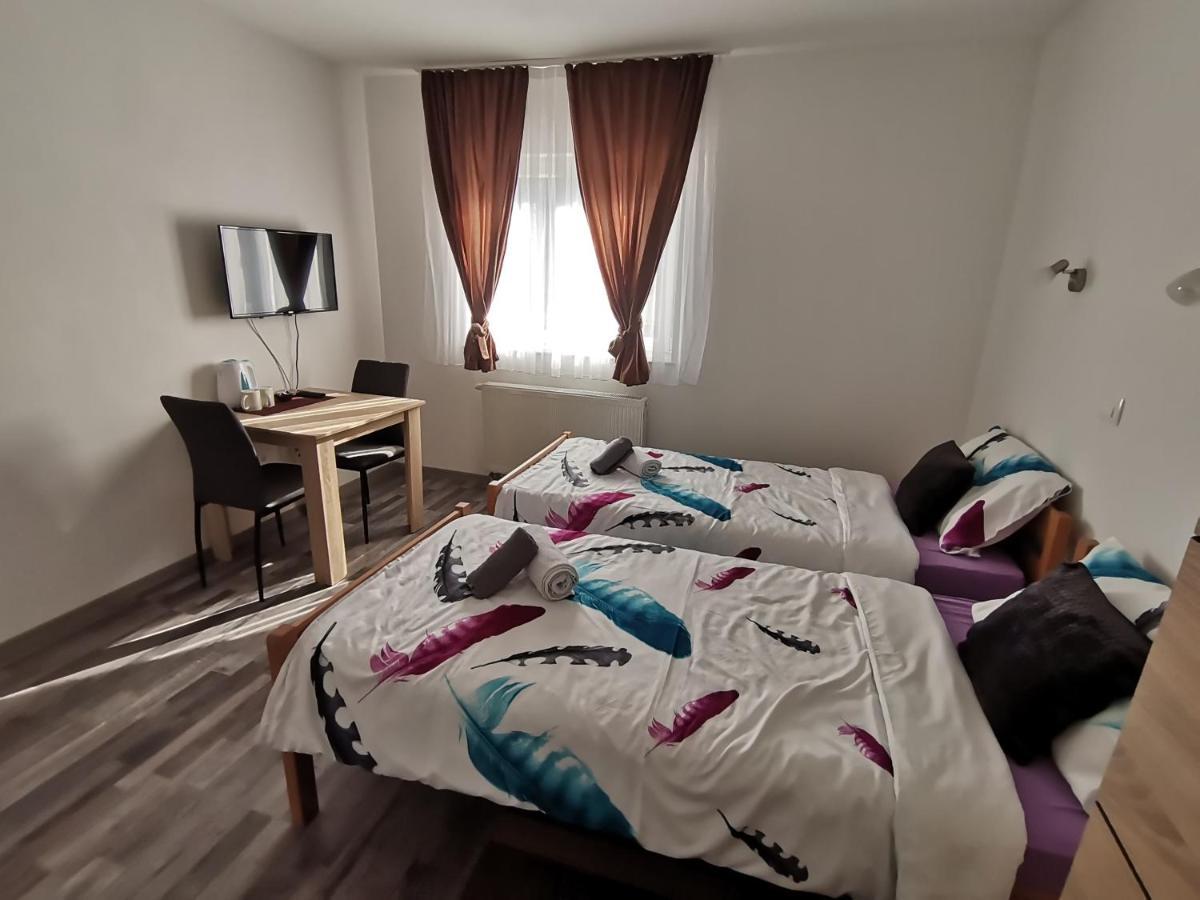 Apartmani "Marina" Otočac Dış mekan fotoğraf