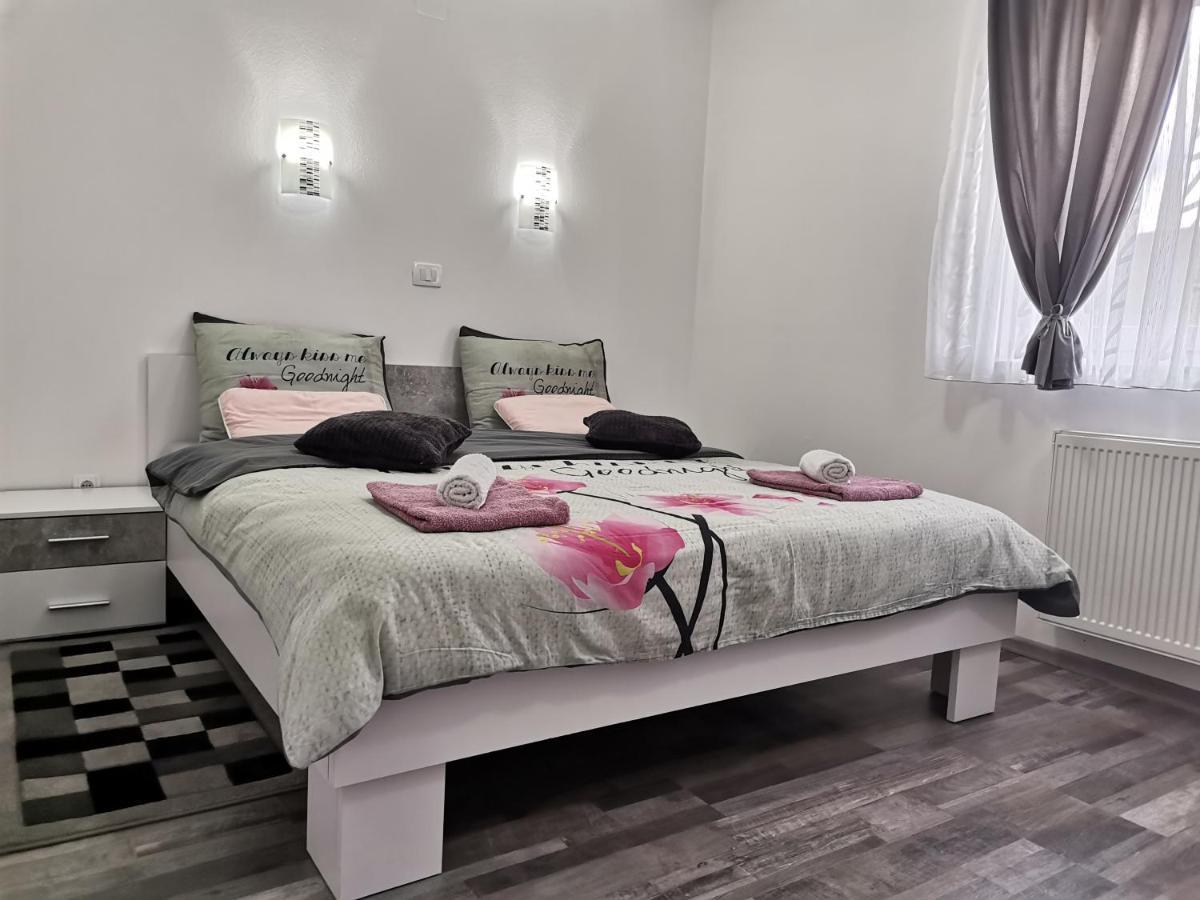 Apartmani "Marina" Otočac Dış mekan fotoğraf