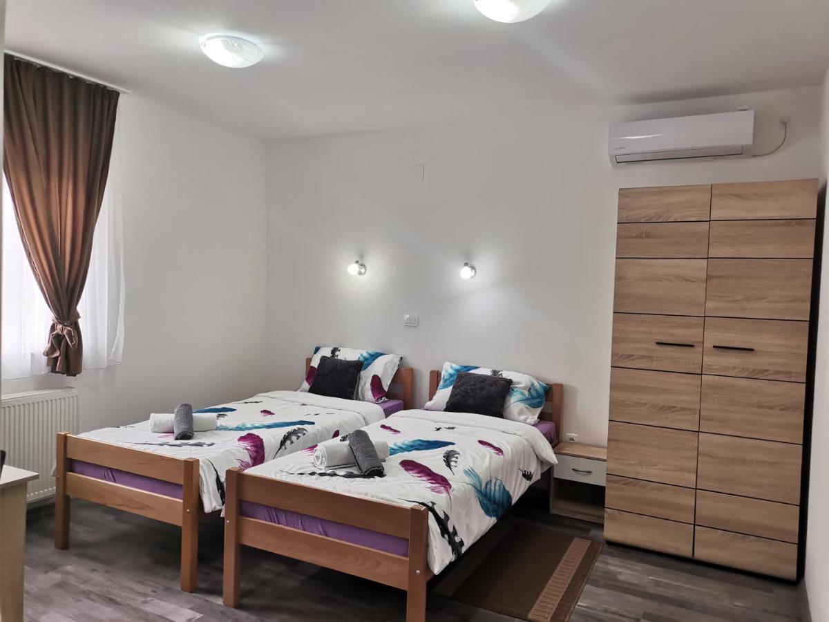 Apartmani "Marina" Otočac Dış mekan fotoğraf